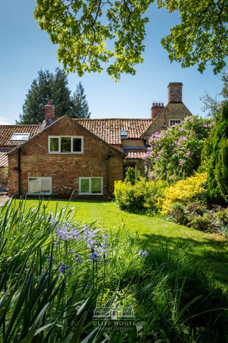 flowers, cottages with gardens, spring, summer, dog friendly, cottages with grounds, 5 star, five star, luxury, cliff hosue, cliff farm, cliff house farm, self catering, apple cottage, apple cottage pickering, cottages for couples, cottages for lone travellers, 5 star, great reviews